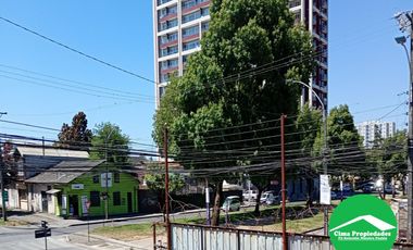 En importante Esquina, alto movimiento de público.