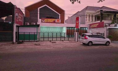 Dijual Rumah dan Ruang Usaha Strategis Dekat Mall Luwes Palur di Mojolaban Sukoharjo Solo