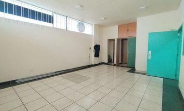 Consultorio medico en renta, sector La Pradera cerca de Clinica Pasteur