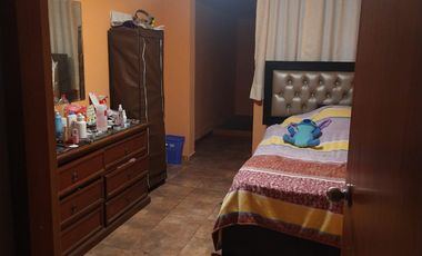 ¡CASA EN URB. SALAMANCA!