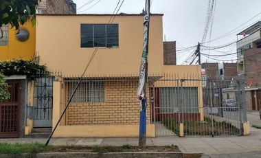 ¡CASA EN URB. SALAMANCA!