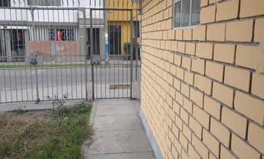 ¡CASA EN URB. SALAMANCA!