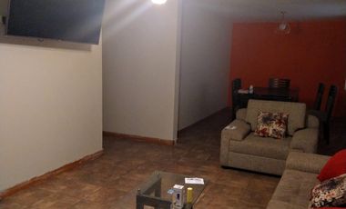 ¡CASA EN URB. SALAMANCA!