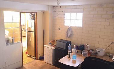 ¡CASA EN URB. SALAMANCA!