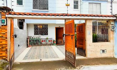 Casa - Macasto, Urbanización Valle hermoso 3, Ambato, Ecuador