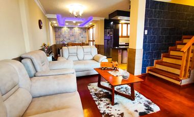 Casa - Macasto, Urbanización Valle hermoso 3, Ambato, Ecuador