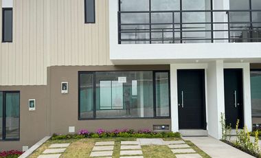 Arriendo casa por estrenar en Puembo en conjunto con piscina, pádel, gimnasio $900 incluida alícuota.