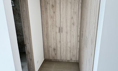 Arriendo casa por estrenar en Puembo en conjunto con piscina, pádel, gimnasio $900 incluida alícuota.