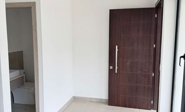 Arriendo casa por estrenar en Puembo en conjunto con piscina, pádel, gimnasio $900 incluida alícuota.