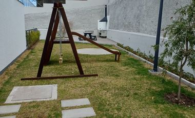 Arriendo casa por estrenar en Puembo en conjunto con piscina, pádel, gimnasio $900 incluida alícuota.