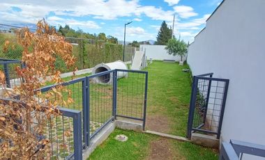 Arriendo casa por estrenar en Puembo en conjunto con piscina, pádel, gimnasio $900 incluida alícuota.