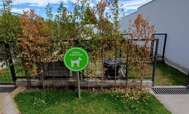 Arriendo casa por estrenar en Puembo en conjunto con piscina, pádel, gimnasio $900 incluida alícuota.