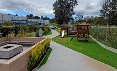 Arriendo casa por estrenar en Puembo en conjunto con piscina, pádel, gimnasio $900 incluida alícuota.