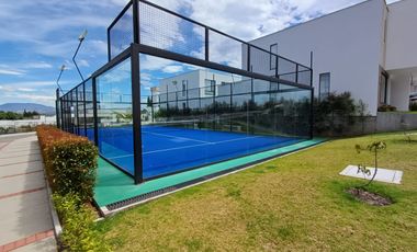 Arriendo casa por estrenar en Puembo en conjunto con piscina, pádel, gimnasio $900 incluida alícuota.