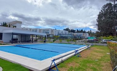 Arriendo casa por estrenar en Puembo en conjunto con piscina, pádel, gimnasio $900 incluida alícuota.