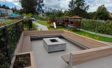 Arriendo casa por estrenar en Puembo en conjunto con piscina, pádel, gimnasio $900 incluida alícuota.