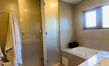 CASA CHILENA 1 PISO A PASOS COLEGIO PEDREGALES, 3D + 3B + Escritorio + P. Servicio + Piscina + Quincho