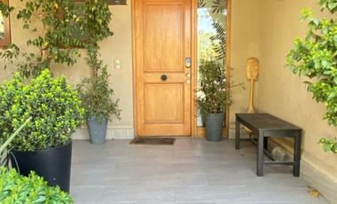 CASA CHILENA 1 PISO A PASOS COLEGIO PEDREGALES, 3D + 3B + Escritorio + P. Servicio + Piscina + Quincho