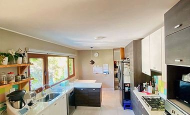 CASA CHILENA 1 PISO A PASOS COLEGIO PEDREGALES, 3D + 3B + Escritorio + P. Servicio + Piscina + Quincho