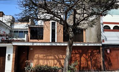 ¡CASA EN URB. JAVIER PRADO!