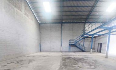 Di sewa gudang bagus siap pakai lokasi strategis dekat exit tol Cikarang Timur dan cikarang barat luas tanah 1142 m2 luas bangunan 941 m2 akses kontainer 40 feet di Cikarang Utara