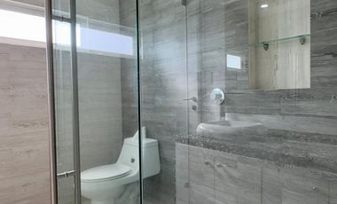 CASA EN RENTA EN FRACCIONAMIENTO A UN COSTADO DE LA CASETA DE LA ATLIXCAYOTL SEMI AMUEBLADA Y SIN MUEBLES