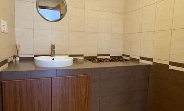 CASA EN RENTA EN FRACCIONAMIENTO A UN COSTADO DE LA CASETA DE LA ATLIXCAYOTL SEMI AMUEBLADA Y SIN MUEBLES