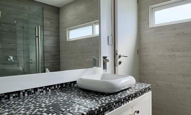 CASA EN RENTA EN FRACCIONAMIENTO A UN COSTADO DE LA CASETA DE LA ATLIXCAYOTL SEMI AMUEBLADA Y SIN MUEBLES