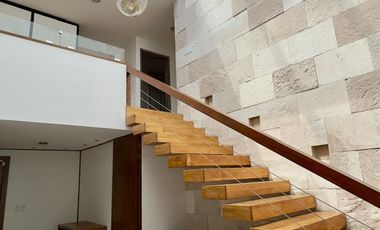 CASA EN RENTA EN FRACCIONAMIENTO A UN COSTADO DE LA CASETA DE LA ATLIXCAYOTL SEMI AMUEBLADA Y SIN MUEBLES