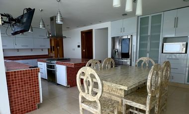 CASA EN RENTA EN FRACCIONAMIENTO A UN COSTADO DE LA CASETA DE LA ATLIXCAYOTL SEMI AMUEBLADA Y SIN MUEBLES