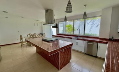 CASA EN RENTA EN FRACCIONAMIENTO A UN COSTADO DE LA CASETA DE LA ATLIXCAYOTL SEMI AMUEBLADA Y SIN MUEBLES