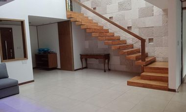 CASA EN RENTA EN FRACCIONAMIENTO A UN COSTADO DE LA CASETA DE LA ATLIXCAYOTL SEMI AMUEBLADA Y SIN MUEBLES