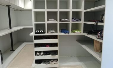 CASA EN RENTA EN FRACCIONAMIENTO A UN COSTADO DE LA CASETA DE LA ATLIXCAYOTL SEMI AMUEBLADA Y SIN MUEBLES