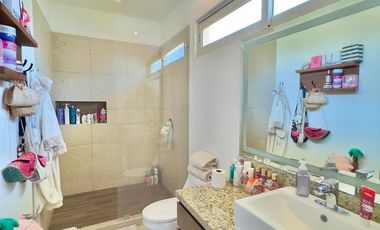 Casa Moderna con 4 Recámaras y Jacuzzi Privado en Exclusivo Desarrollo en Riviera Nayarit