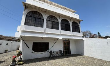 VILLAMIL PLAYAS VENDO CASA RENTERA DE TRES PISOS A UNA CUADRA DEL MAR