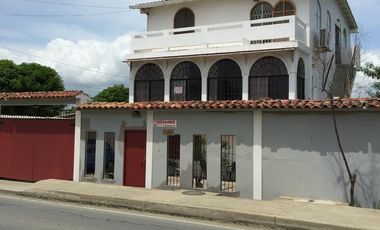 VILLAMIL PLAYAS VENDO CASA RENTERA DE TRES PISOS A UNA CUADRA DEL MAR