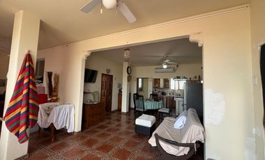 VILLAMIL PLAYAS VENDO CASA RENTERA DE TRES PISOS A UNA CUADRA DEL MAR