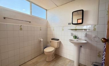 VILLAMIL PLAYAS VENDO CASA RENTERA DE TRES PISOS A UNA CUADRA DEL MAR