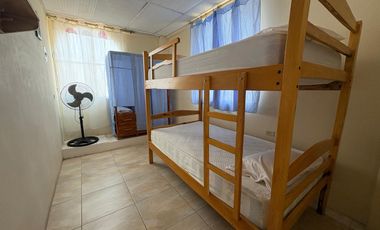 VILLAMIL PLAYAS VENDO CASA RENTERA DE TRES PISOS A UNA CUADRA DEL MAR