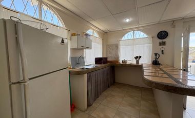 VILLAMIL PLAYAS VENDO CASA RENTERA DE TRES PISOS A UNA CUADRA DEL MAR