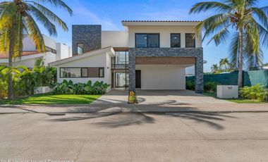 Residencia de Lujo con Alberca y Jardín Privado en Los Tigres, Nuevo Vallarta