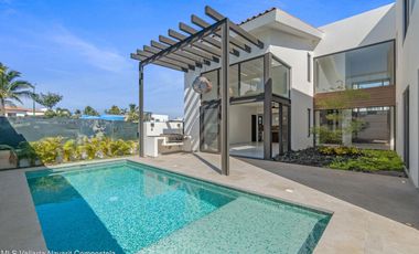 Residencia de Lujo con Alberca y Jardín Privado en Los Tigres, Nuevo Vallarta