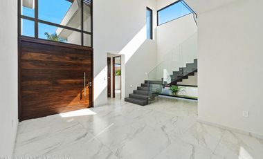 Residencia de Lujo con Alberca y Jardín Privado en Los Tigres, Nuevo Vallarta