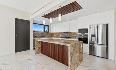 Residencia de Lujo con Alberca y Jardín Privado en Los Tigres, Nuevo Vallarta