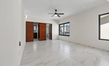 Residencia de Lujo con Alberca y Jardín Privado en Los Tigres, Nuevo Vallarta