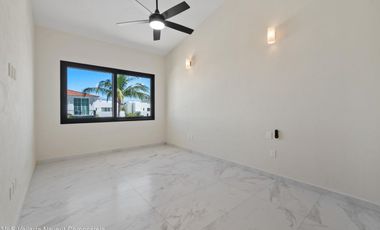 Residencia de Lujo con Alberca y Jardín Privado en Los Tigres, Nuevo Vallarta