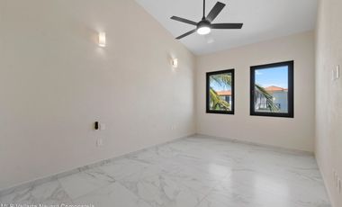 Residencia de Lujo con Alberca y Jardín Privado en Los Tigres, Nuevo Vallarta