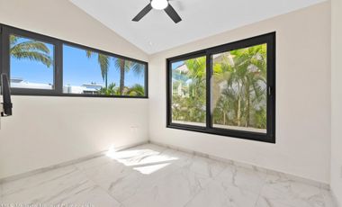 Residencia de Lujo con Alberca y Jardín Privado en Los Tigres, Nuevo Vallarta