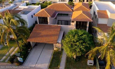 Residencia de Lujo Cerca de La Playa y con Alberca Privada en Los Tigres - Nuevo Vallarta