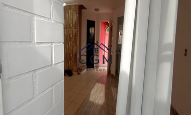 Casa De 2 Pisos Barrio Tranquilo Frente A Plaza con Juego